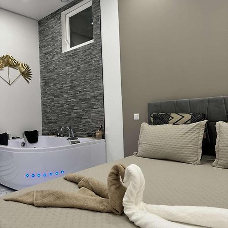 Suite Gold By L Amaryllis I Jacuzzi & Sauna Prive I Centre Beziers Arrivee Autonome Extérieur photo