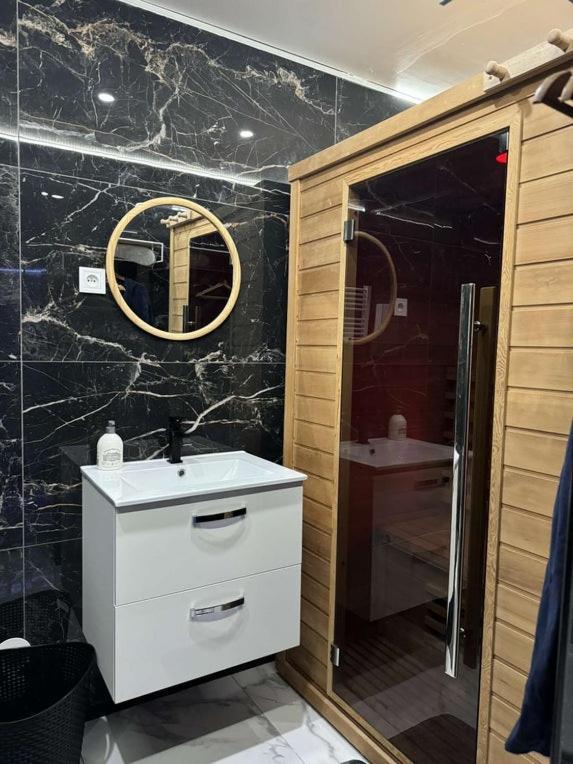 Suite Gold By L Amaryllis I Jacuzzi & Sauna Prive I Centre Beziers Arrivee Autonome Extérieur photo