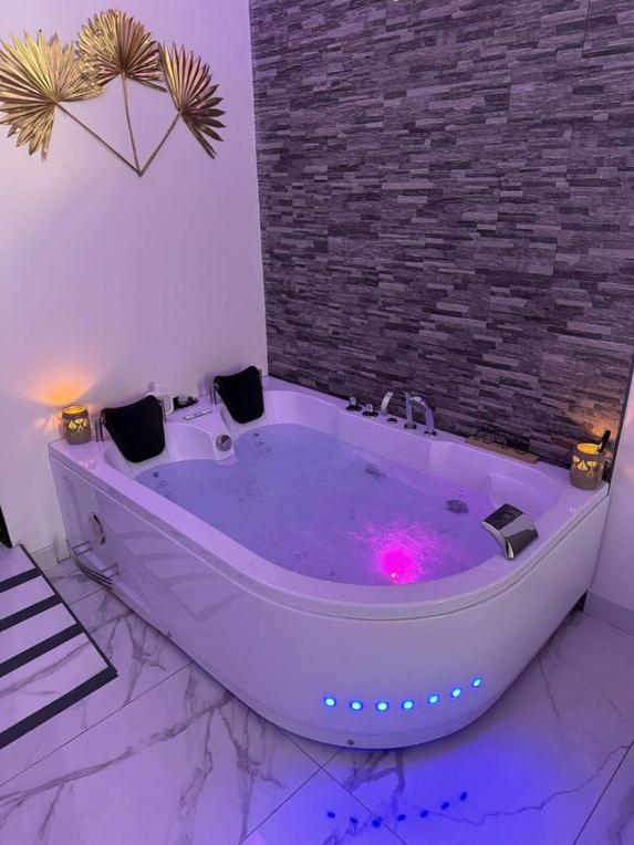 Suite Gold By L Amaryllis I Jacuzzi & Sauna Prive I Centre Beziers Arrivee Autonome Extérieur photo