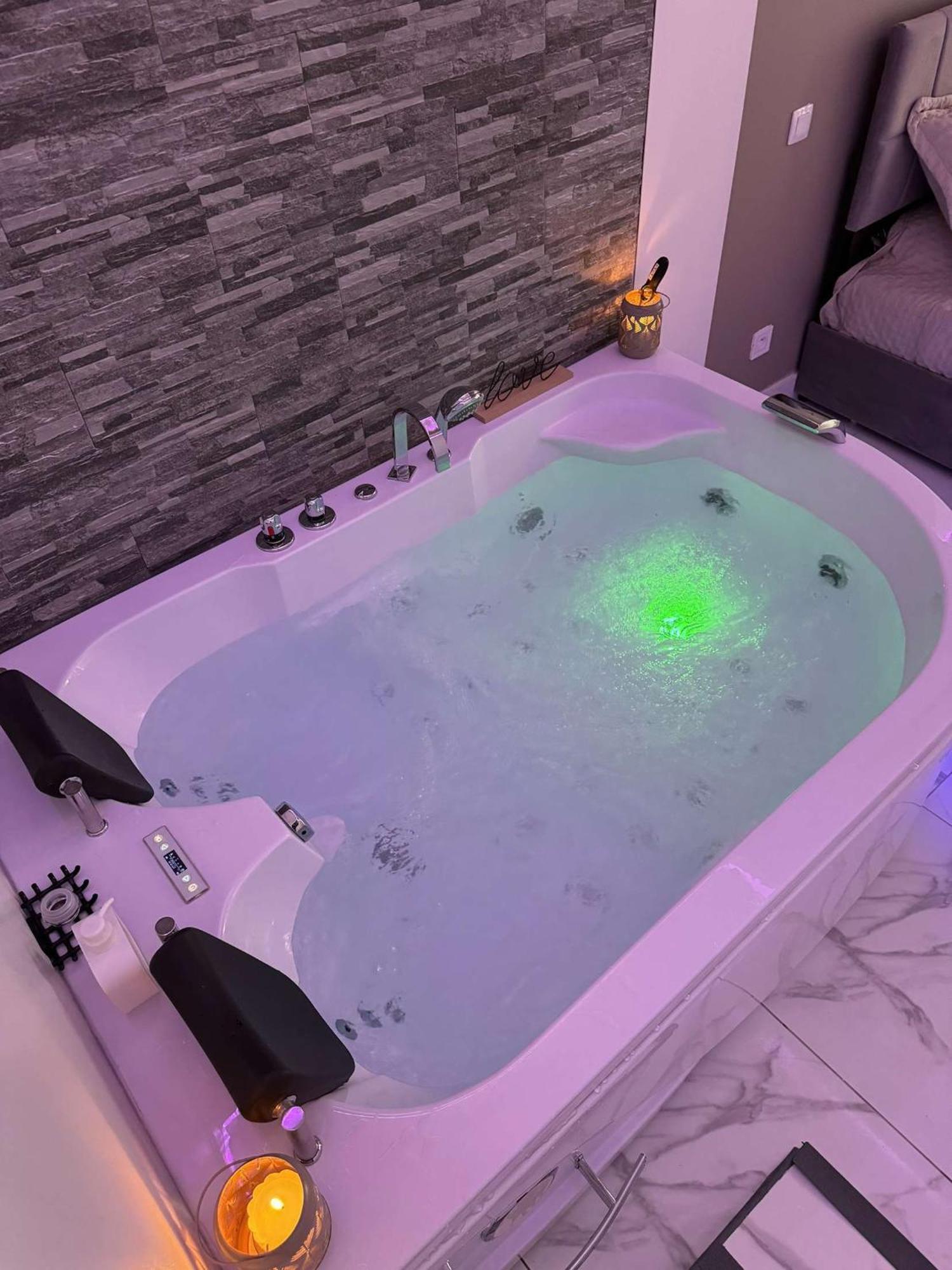 Suite Gold By L Amaryllis I Jacuzzi & Sauna Prive I Centre Beziers Arrivee Autonome Extérieur photo
