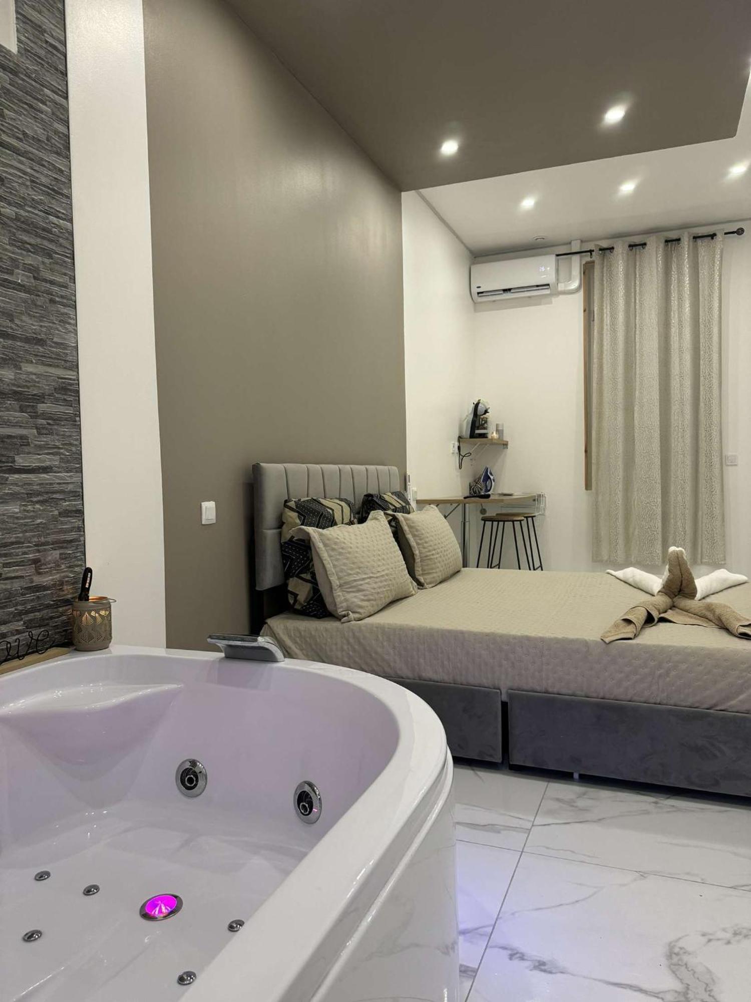 Suite Gold By L Amaryllis I Jacuzzi & Sauna Prive I Centre Beziers Arrivee Autonome Extérieur photo