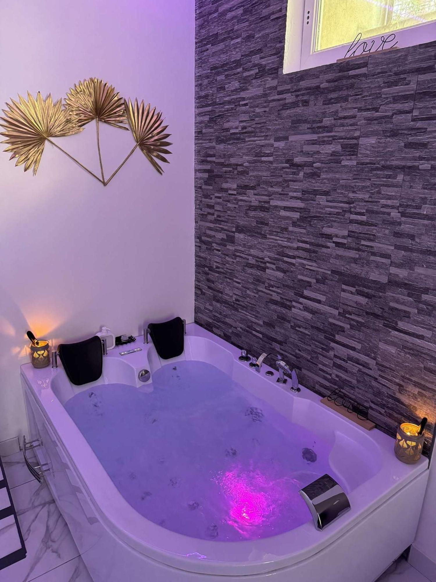 Suite Gold By L Amaryllis I Jacuzzi & Sauna Prive I Centre Beziers Arrivee Autonome Extérieur photo