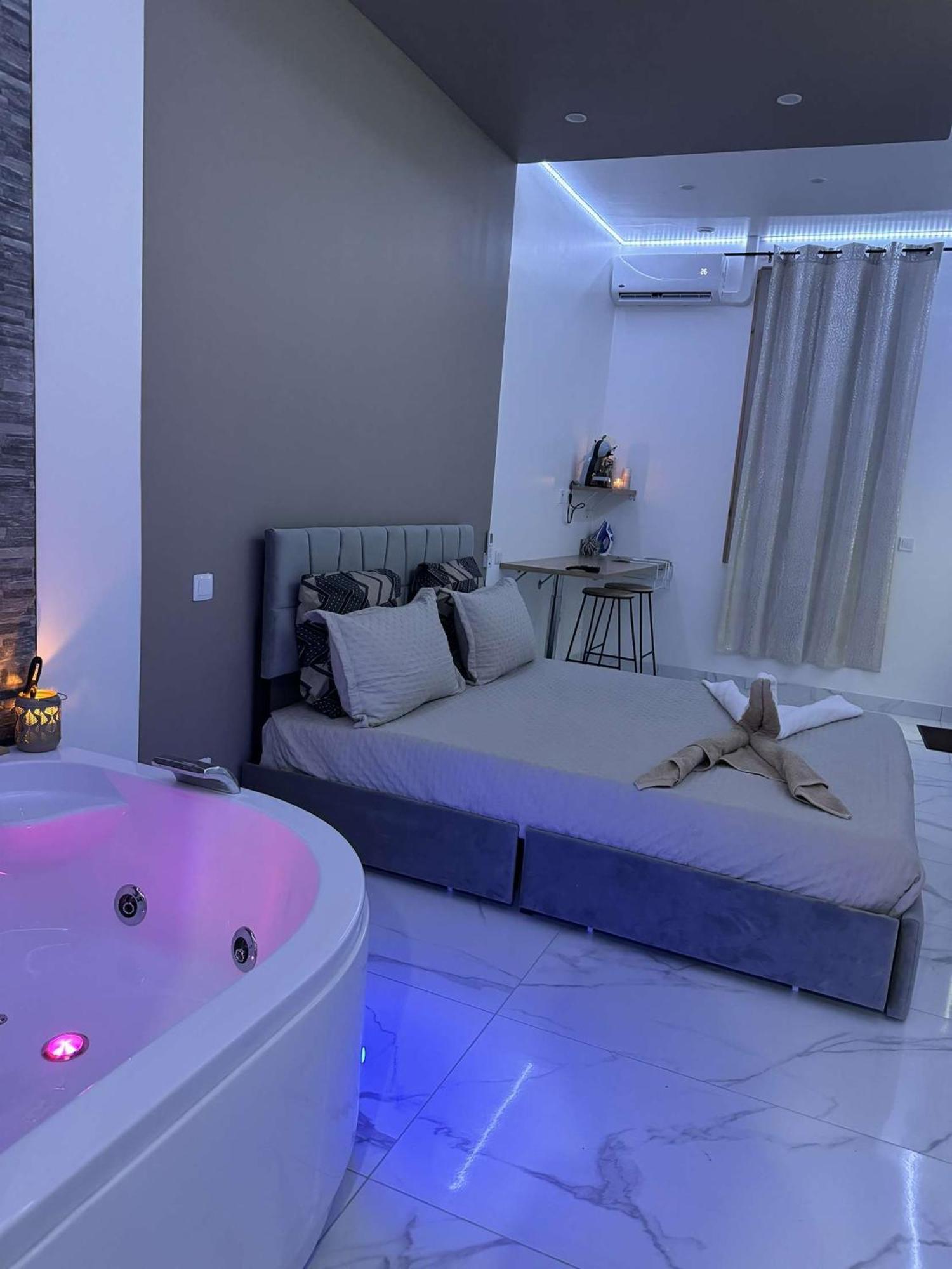 Suite Gold By L Amaryllis I Jacuzzi & Sauna Prive I Centre Beziers Arrivee Autonome Extérieur photo