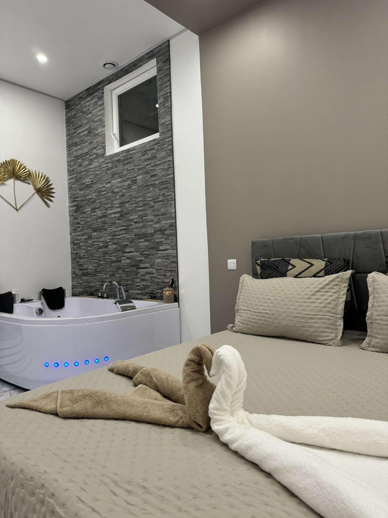 Suite Gold By L Amaryllis I Jacuzzi & Sauna Prive I Centre Beziers Arrivee Autonome Extérieur photo
